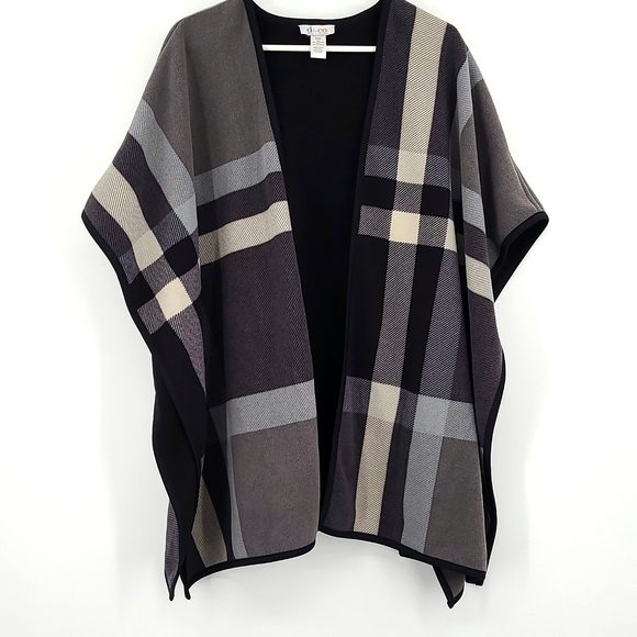 D&CO XS/S light dark Gray black plaid over the shoulder poncho shawl warm cozy - Picture 1 of 5
